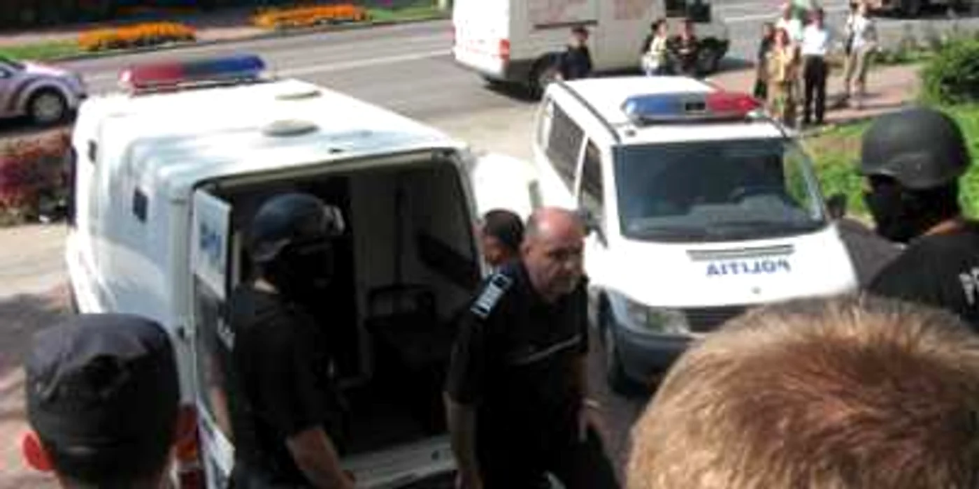 Suceava: CAMPANIE: Poliţiştii susţin că au distrus găştile de cartier din oraş