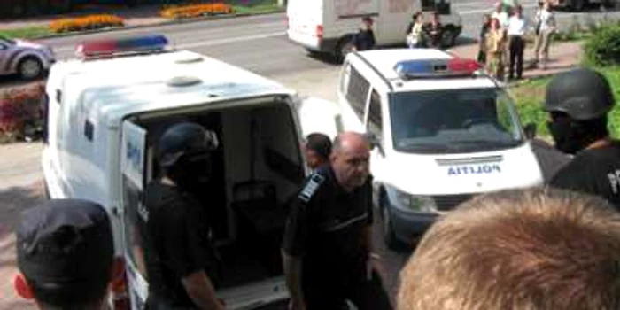 Suceava: CAMPANIE: Poliţiştii susţin că au distrus găştile de cartier din oraş