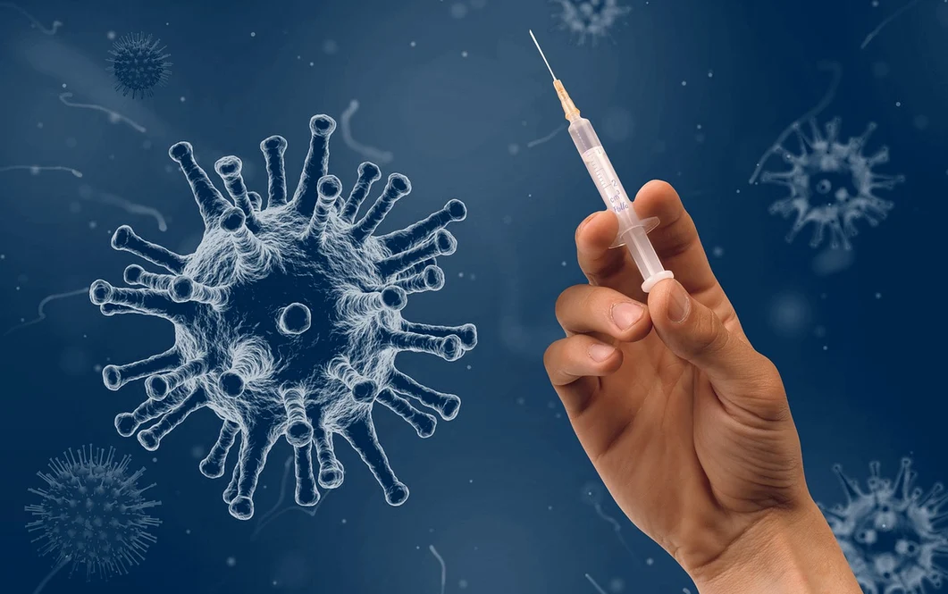 Un medic acuzat că a distrus mii de doze de vaccin anti-COVID scapă de proces FOTO: Arhivă
