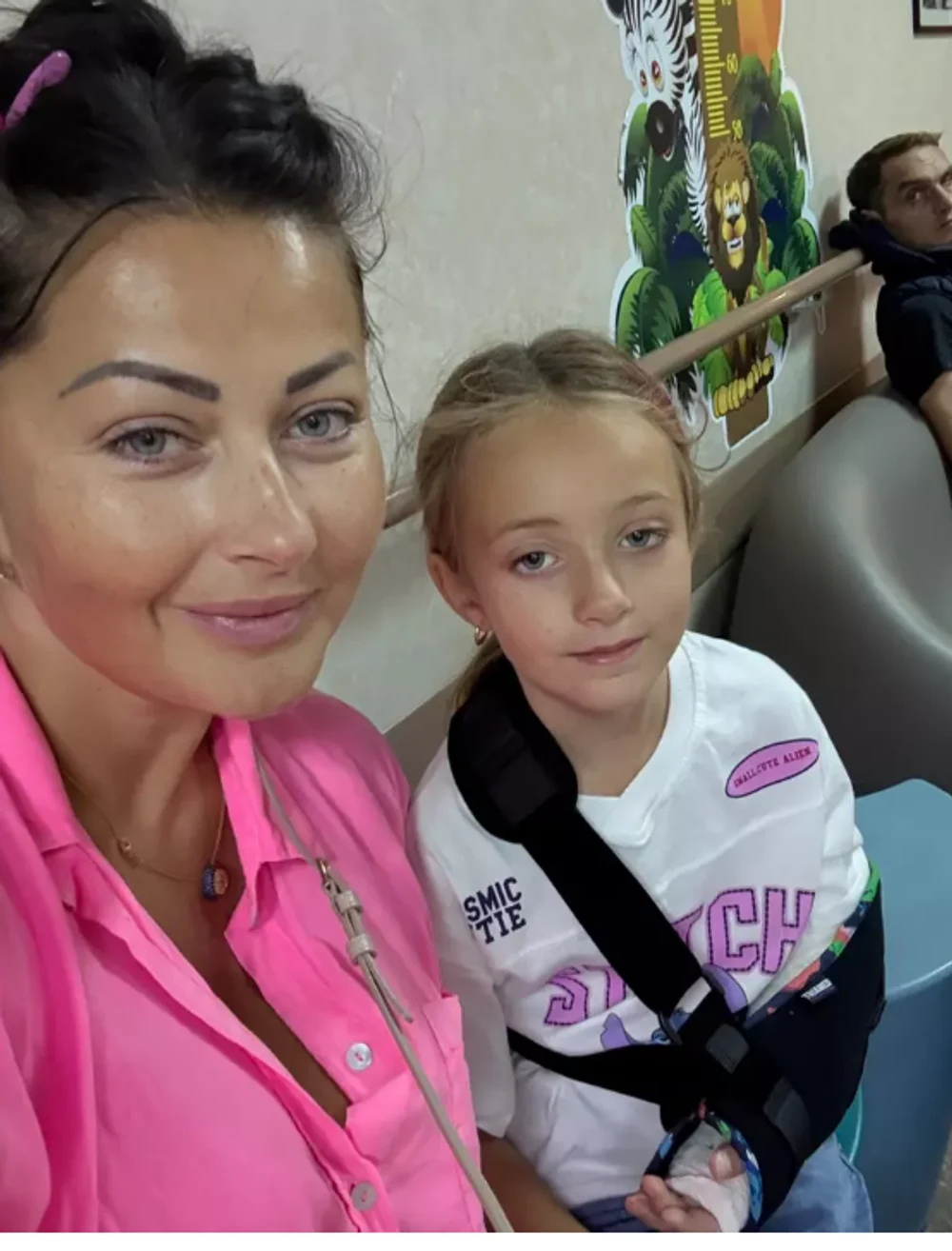 Fiica Gabrielei Cristea și a lui Tavi Clonda, internată chiar de ziua ei de naștere. De ce a ajuns cea mică la spital