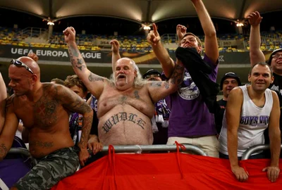 Suporteri ai echipei Austria Viena se bucură la finalul meciului din Europa League contra echipei Astra Giurgiu pe Arena Naţională din Bucureşti FOTO David Muntean