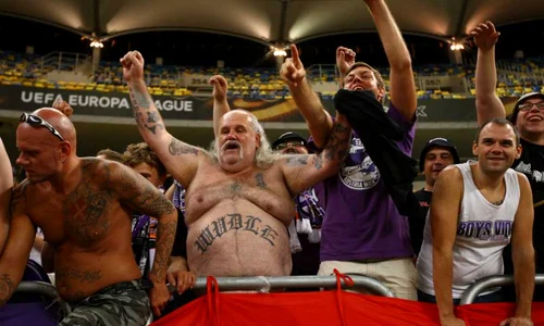 Suporteri ai echipei Austria Viena se bucură la finalul meciului din Europa League contra echipei Astra Giurgiu pe Arena Naţională din Bucureşti FOTO David Muntean