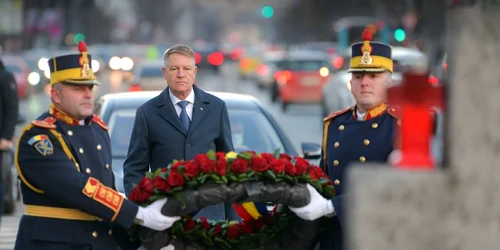 Klaus Iohannis - coroana flori victimele Revolutiei Decembrie 1989