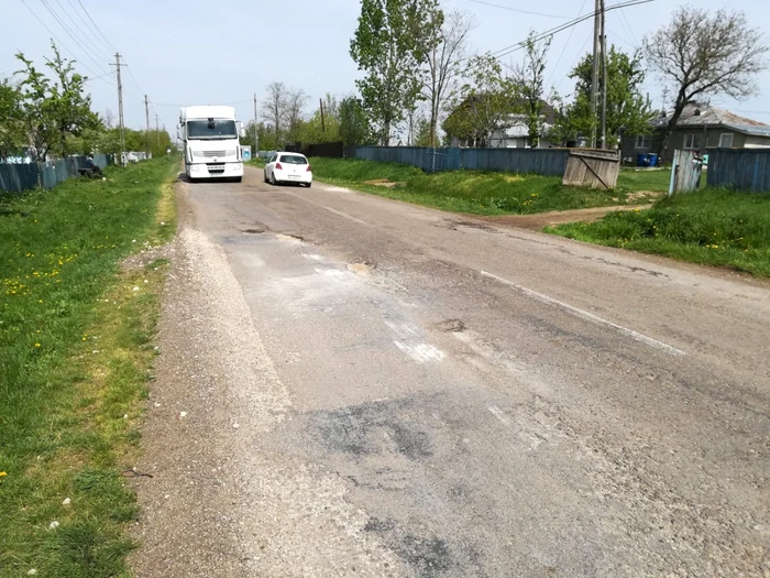 Umplutura de pietriş a fost deja aruncată din gropi FOTO Cosmin Zamfirache