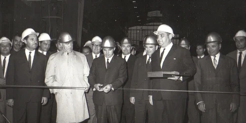 Momentul când Nicolae Ceauşescu a tăiat panglica la CSG - septembrie 1965