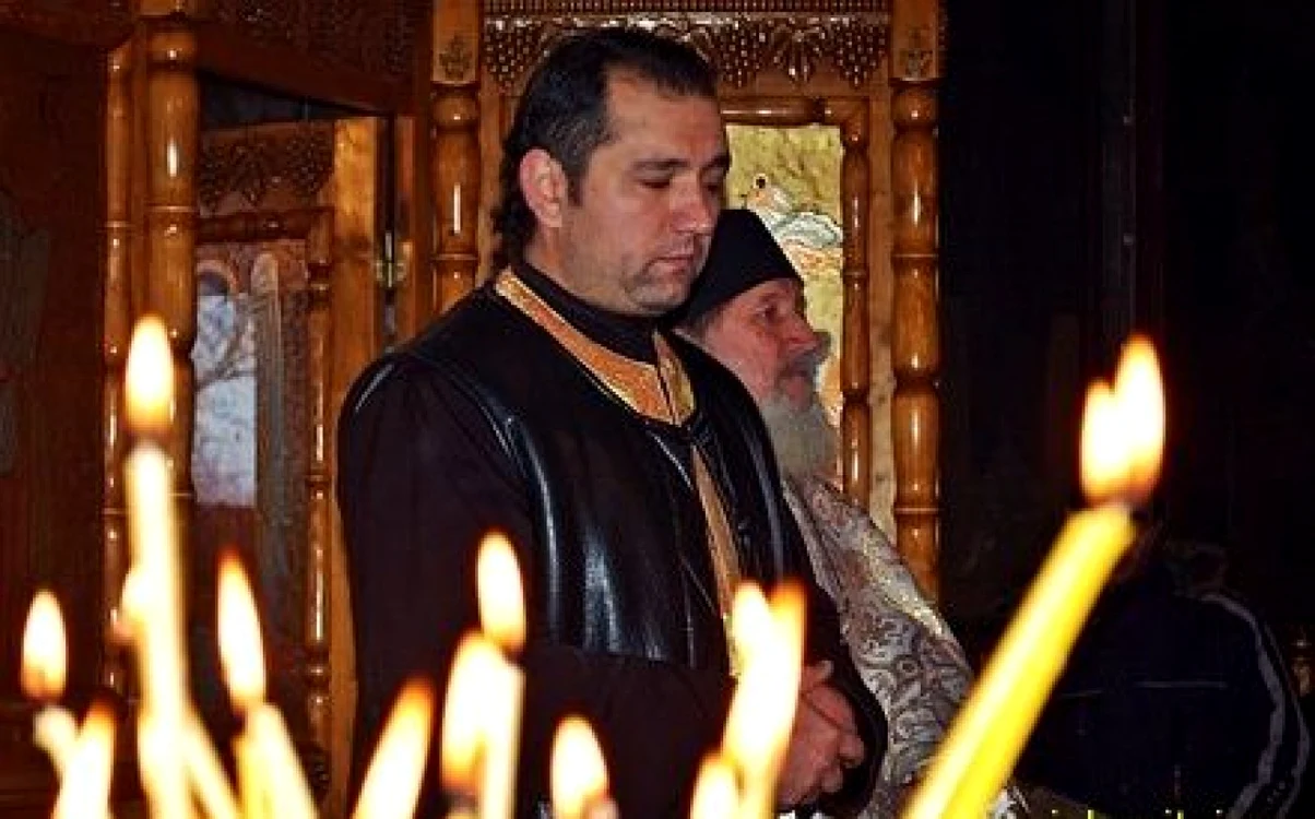 Preoţii Casian şi Gheorghe Pandelică au fost caterisiţi FOTO: www.guraialomitei.com