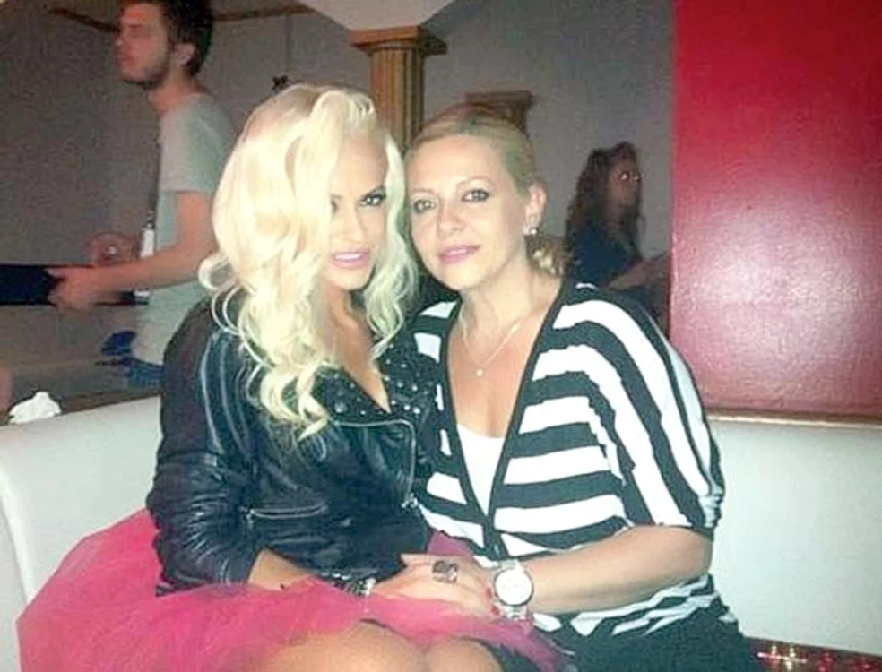 Cele mai sexy mame de vedete. Anda Adam şi mama ei, Angela, s-au revăzut luna trecută la nunta artistei