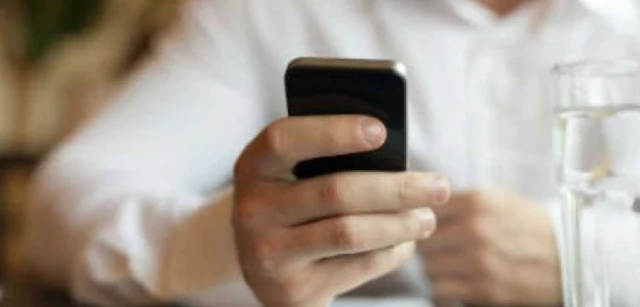 Dependenţa de smartphone a dat naştere unei noi specii umane - „Homo Smartphonicus” FOTO Arhiva