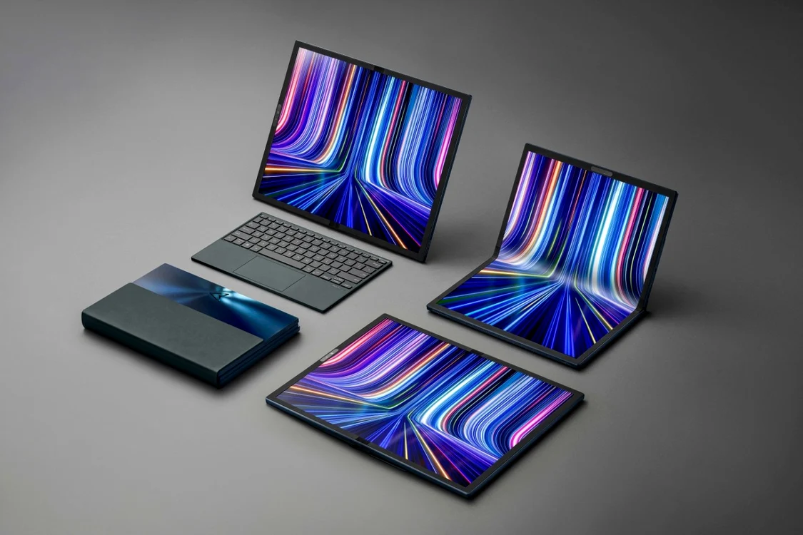 Laptop ASUS Zenbook 17 Fold OLED.
