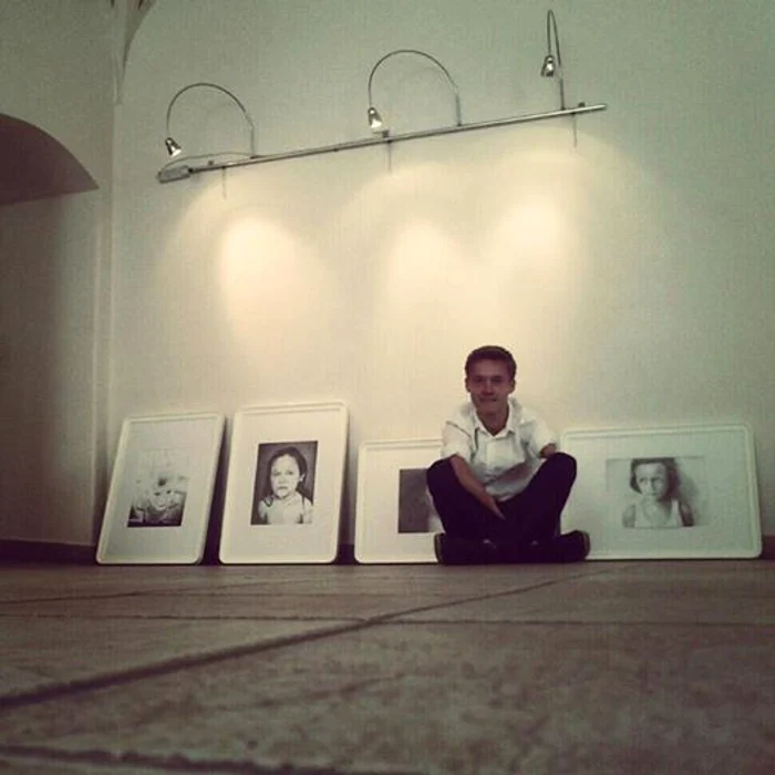 
    Mariusz şi-a expus desenele pe care le-a realizat în ultimii şapte aniFoto: arhiva personală  