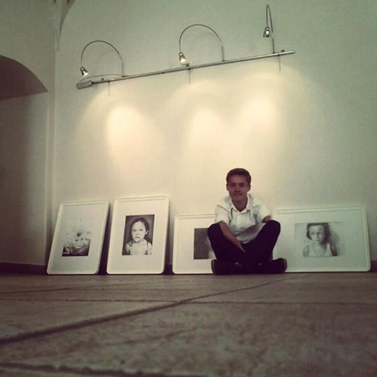 
    Mariusz şi-a expus desenele pe care le-a realizat în ultimii şapte aniFoto: arhiva personală  