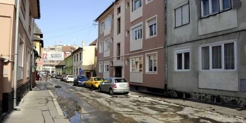 Pe toate cele trei străzi vor fi marcate locuri de parcare