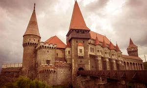 Castelul Corvinilor (foto;: Pixabay)