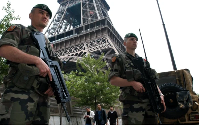 militari in paris