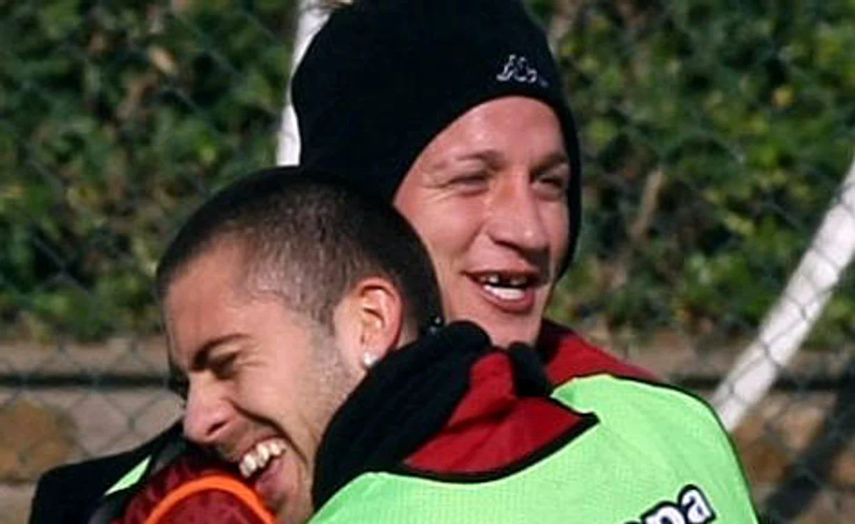 
    Mexes şi Perrotta după incidentul care i-a desenat francezului un zâmbet de milioane!  