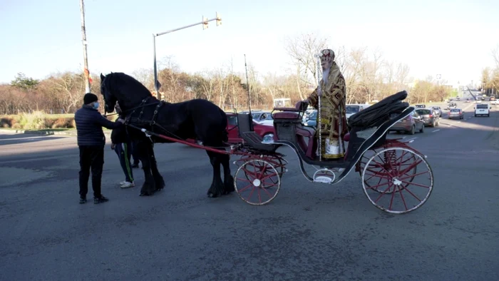 IPS Teodosie în cadrul unei procesiuni religioase - arhiva foto