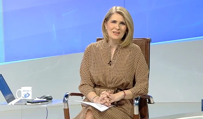 Sandra Stoicescu prezintă emisiunea "100 de minute" la Antena 3