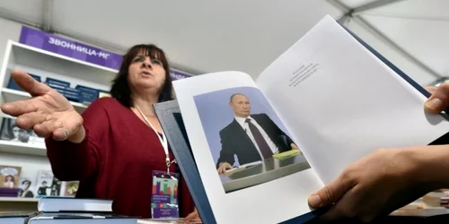 Volum cu discursurile lui Putin FOTO AFP