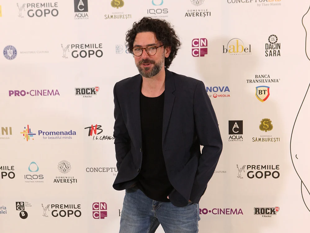 Actorul din "Numai iubirea"  spune ca are doar câteva fire albe  și barbă dar nu s-a schimbat deloc