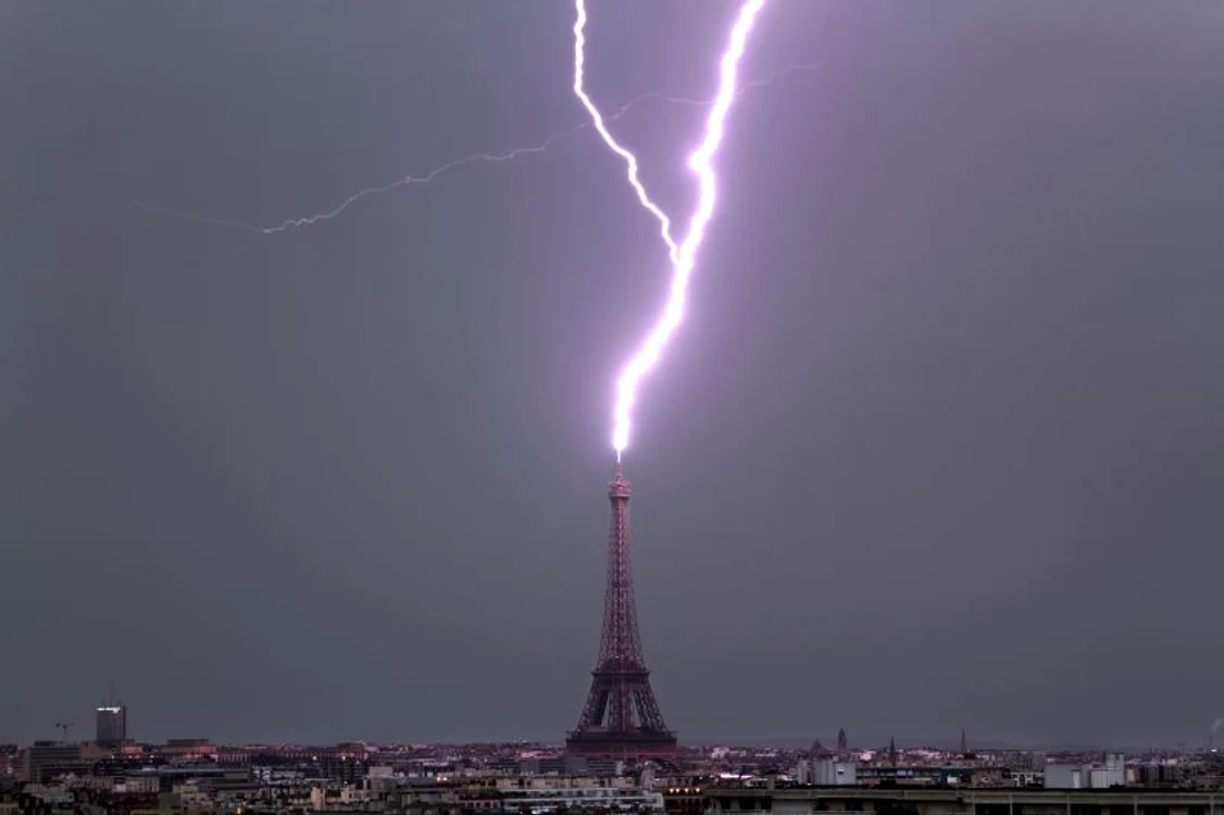 Furtună în Paris (Foto: Caters)