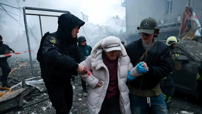 VIDEO Un bloc cu cinci etaje din centrul orașului Harkov, atacat cu rachete balistice de armata rusă