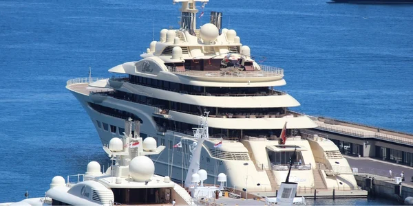 Iahtul Dilbar al lui Aliser Usmanov FOTO Wikipedia