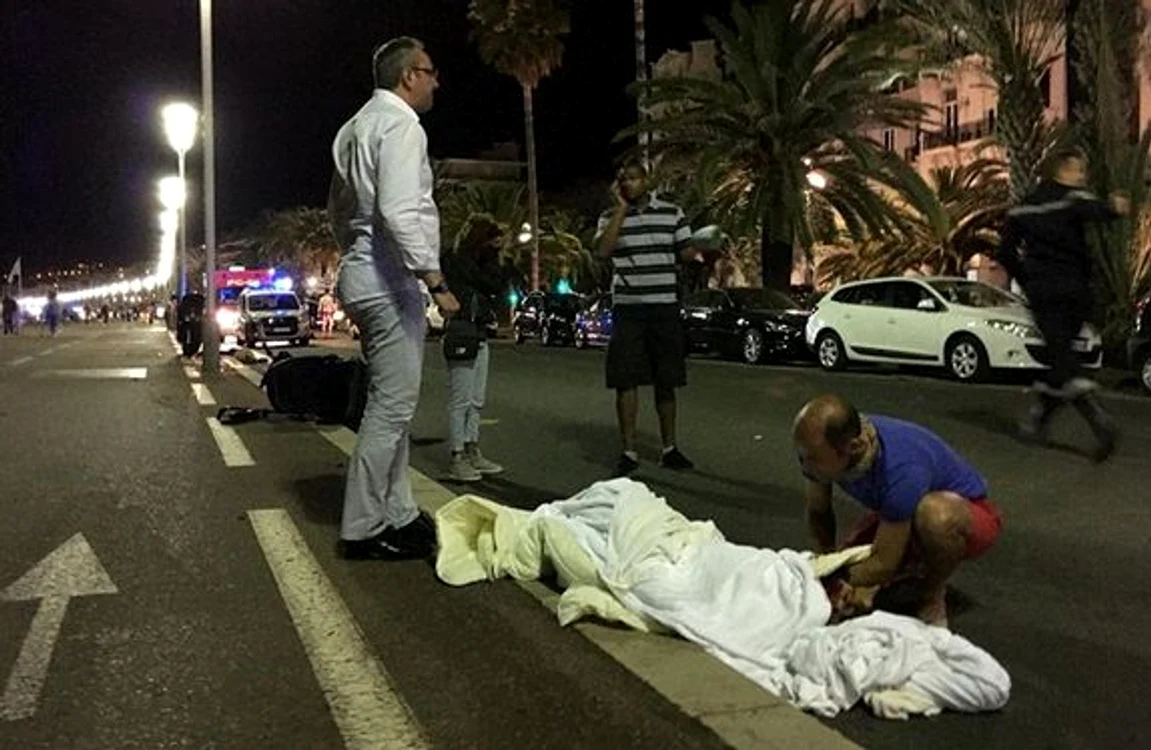 
    Franța este lovită încă o dată de atacurile teroristeFoto: Twitter  