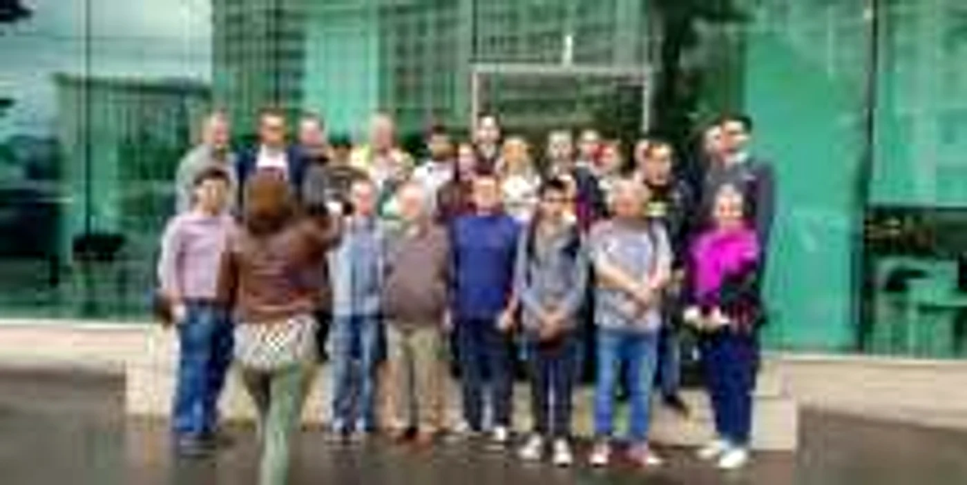 În imagine membrii grupului de iniţiativă care au pornit împreună demersul istoric de modificare a constituţiei