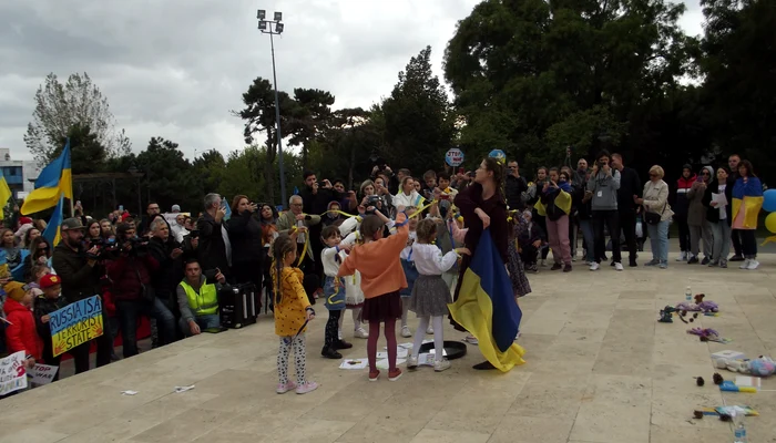 Dansul copiilor din Ucraina FOTO Mariana Iancu