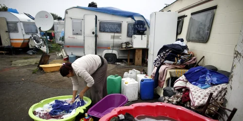 Romi intr-o tabara din Franta langa Paris FOTO Reuters