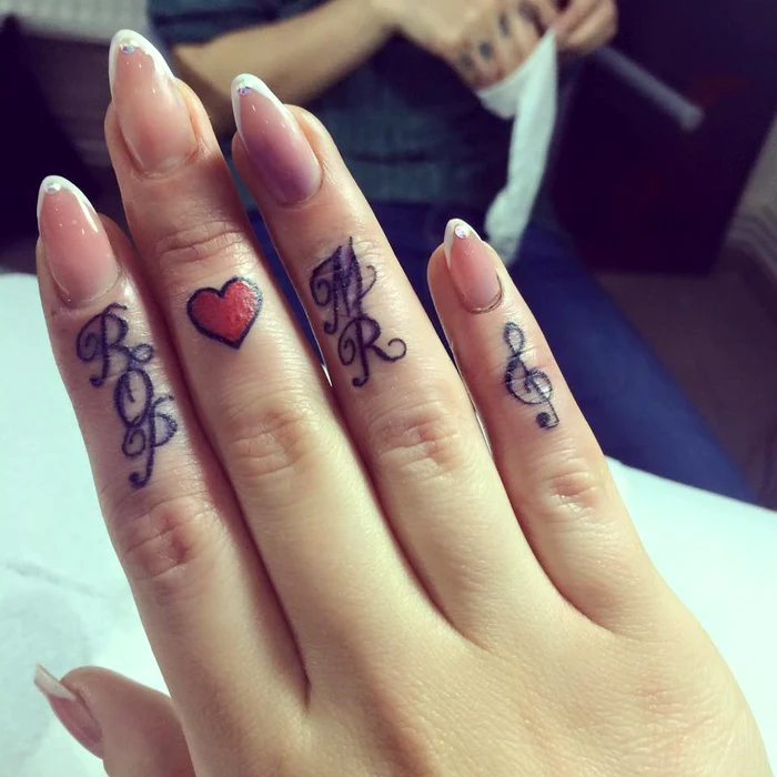 Misha şi-a făcut mai multe tatuaje durerose