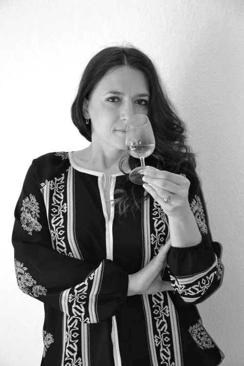 carmen dragan specialist in vin bordeaux foto arhiva personala