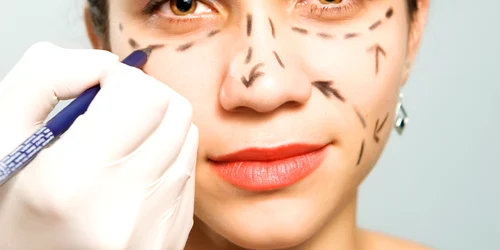 femeie operatie estetica chirurgie plastica fata shutterstock 21195007 jpeg