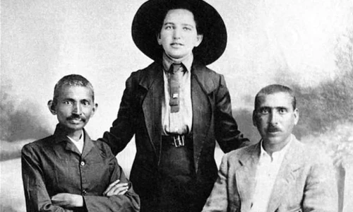 A fost Gandhi homosexual? jpeg