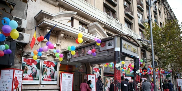 Teatrul Nottara a dat jos bulina roşie de risc seismic şi a reluat spectacolele pe Magheru FOTO Florin Ghioca