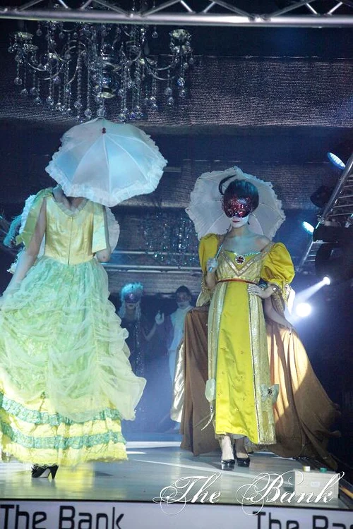 Adelina Pestriţu, contesa lui Adrian Pescariu