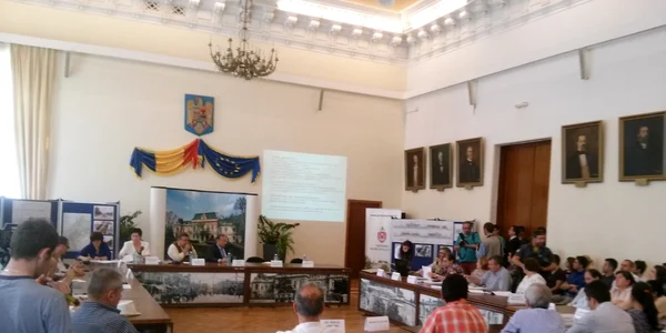 dezbatere iasi