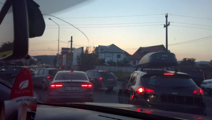 Trafic de coşmar pe DN 7/E 81, în Vâlcea, duminică, 11 iulie 2021; Foto Adevărul