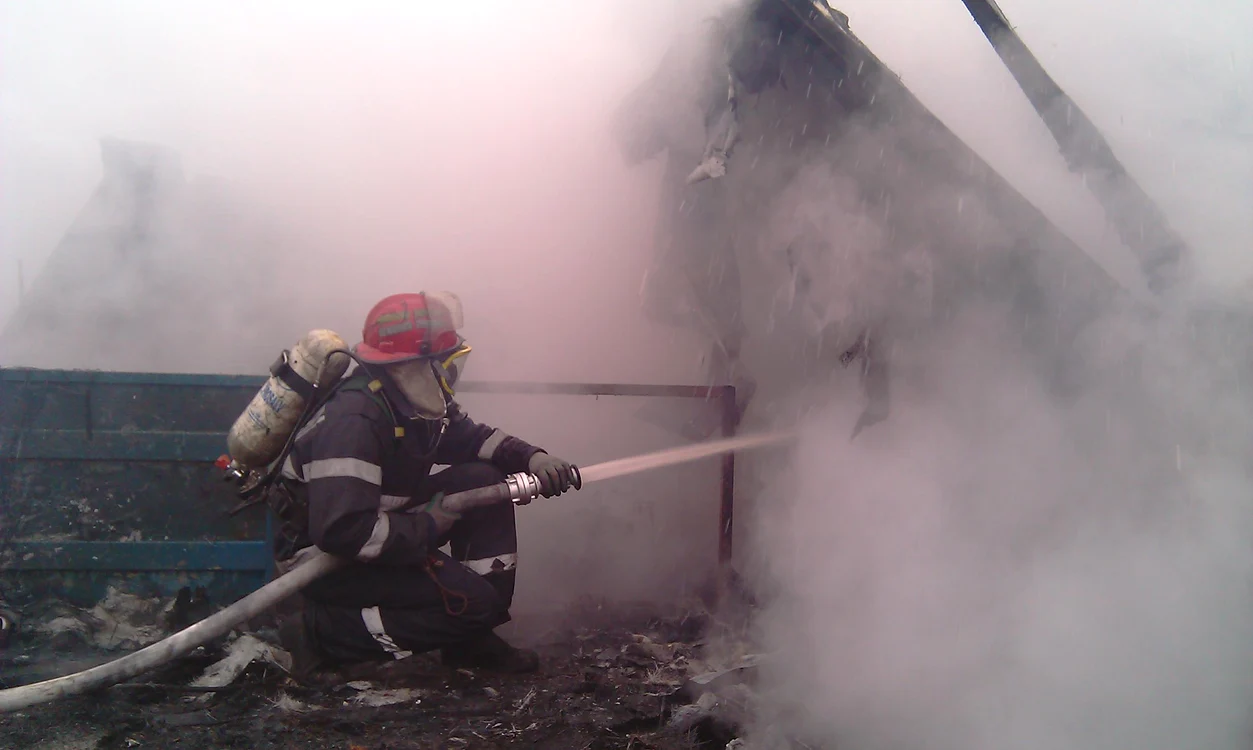 Incendiul izbucnit aseară a făcut o victimă.