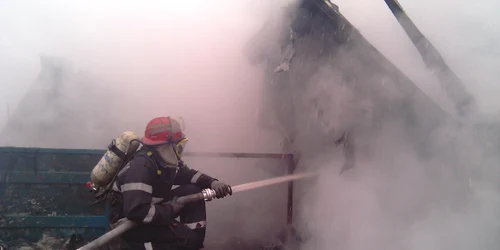 Incendiul izbucnit aseară a făcut o victimă.