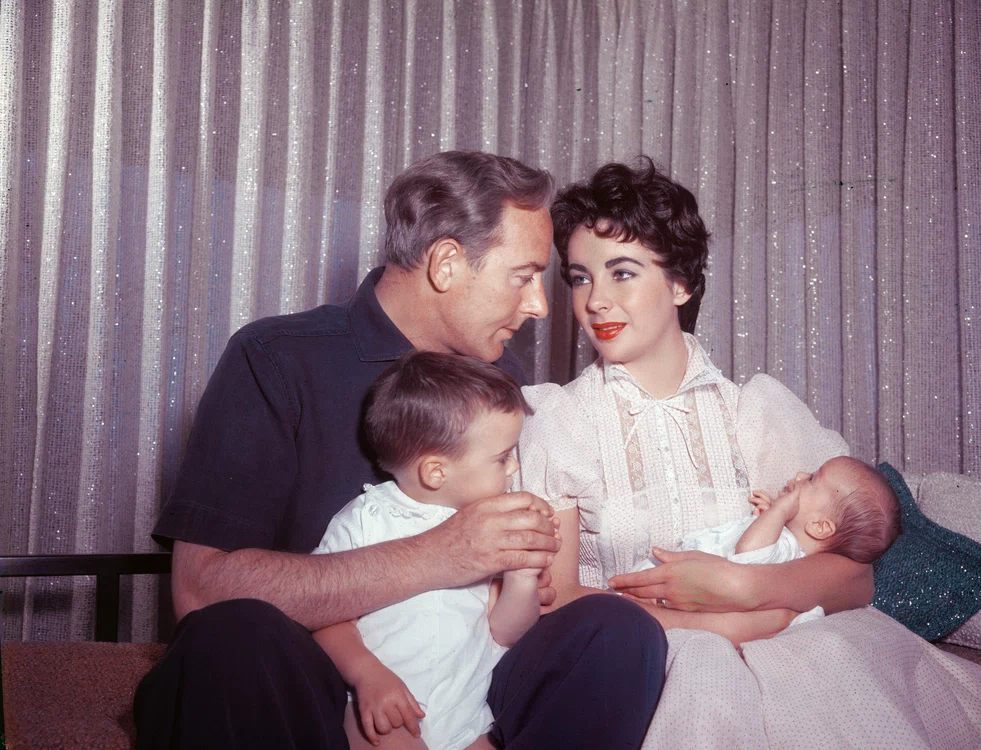 liz cu michael wilding si fiii michael si christopher gettyimages 2999071 jpg jpeg