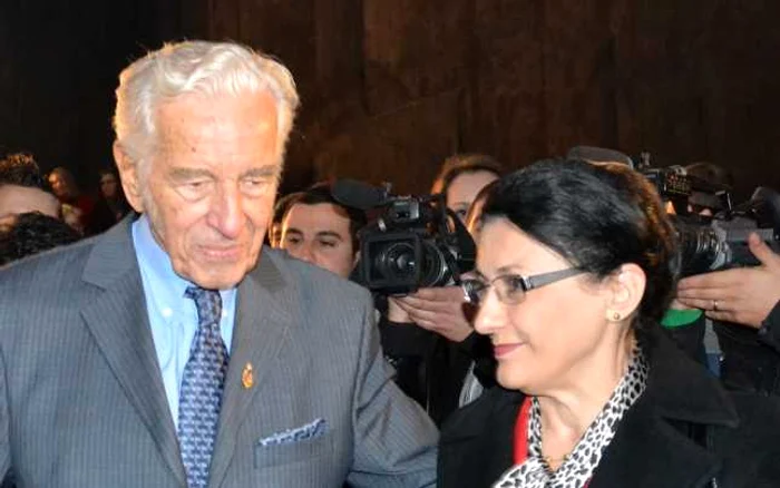 Nicolaescu şi-a luat rămas bun de la colegii parlamentari