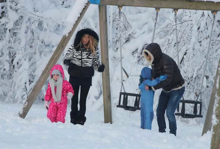 
    Bogdan și amanta Aura, la aeroport  