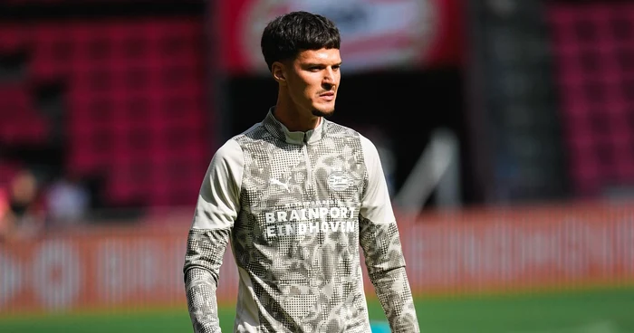 Dennis Man nu înțelege încă ce e ăn mintea antrenorului său. Foto Facebook PSV