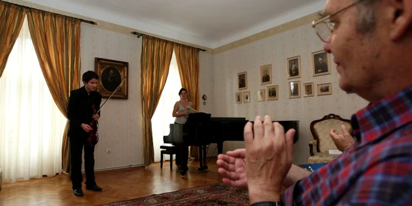 Recitalul de la ora cinci va avea loc la Muzeul „Casa Mureşenilor“. Foto: arhivă