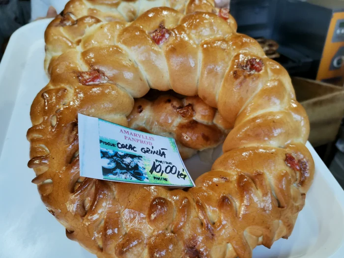 Patiseriile au grijă să pregătească în această perioadă colacii speciali FOTO: Alina Mitran