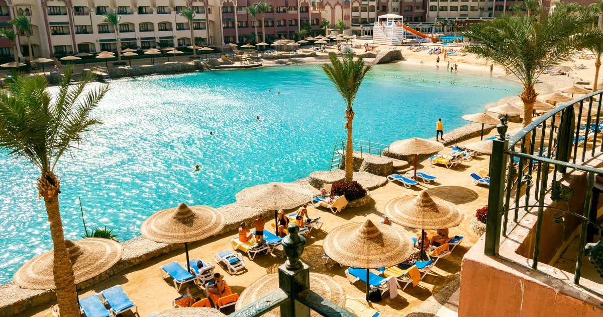 Turist mort în Egipt, după ce a fost mușcat de un șarpe în timpul unui spectacol la resortul unde era cazat