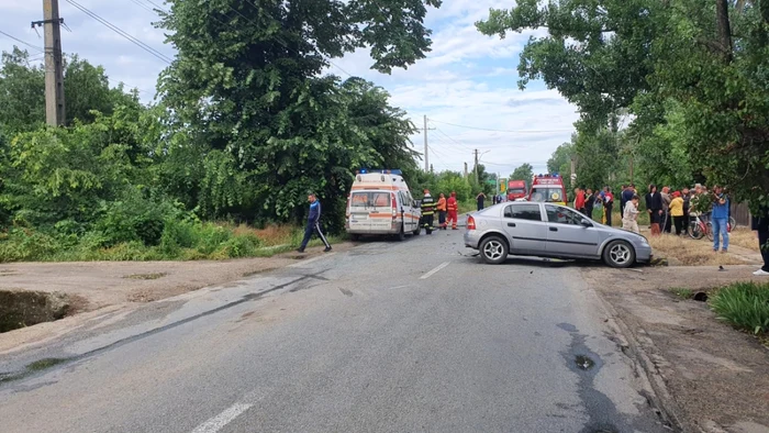 Două maşini au fost implicate în accident FOTO: martor