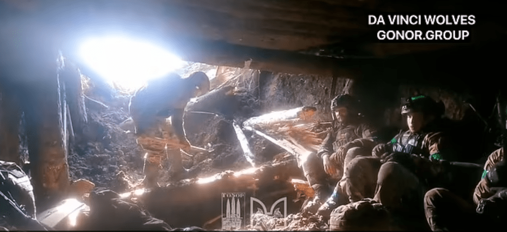 Noi imagini din iadul din Bahmut: rușii aruncă grenade în tranșeele ucrainenilor, înainte de a fi împușcați VIDEO