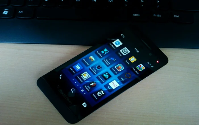 BlackBerry Z10 va fi supus testelor timp de o săptămână FOTO Adevărul / Vlad Andriescu